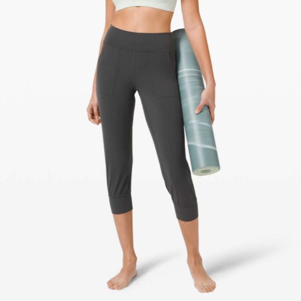 Lululemon Align Jogger Crop *23"
Graphite Grey